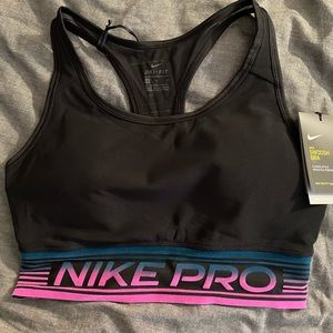 *BRAND NEW* Nike Pro Swoosh Bra, Size M